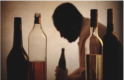 कलाई काट Beer की बोतल में खून भर नाराज प्रेमिका को भेजा ‘आखिरी तोहफा’, प्रेमी की मौत