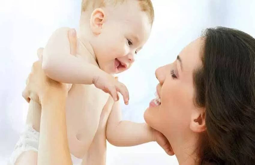 नवजात शिशु के लिए भोजन का सवर्श्रेष्ठ स्रोत मां का दूध होता है। नवजात शिशु के लिए भोजन का सवर्श्रेष्ठ स्रोत मां का दूध होता है।