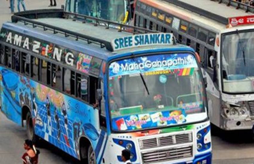 भागलपुर से कोलकता के लिए रोजाना शाम को पागल बाबा आर्शीबाद बस मुसाफिरों को लेकर रवाना होती है। जो अगले रोज सुबह कोलकता पहुंचती है।  भागलपुर से कोलकता के लिए रोजाना शाम को पागल बाबा आर्शीबाद बस मुसाफिरों को लेकर रवाना होती है। जो अगले रोज सुबह कोलकता पहुंचती है।