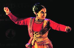 नृत्योत्सवः शिव और पार्वती की सुंदर नृत्य प्रस्तुति