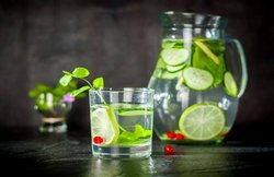 ठंडे पानी में नींबू मिलाकर पीने से होता है वजन कम, जानिए कैसे