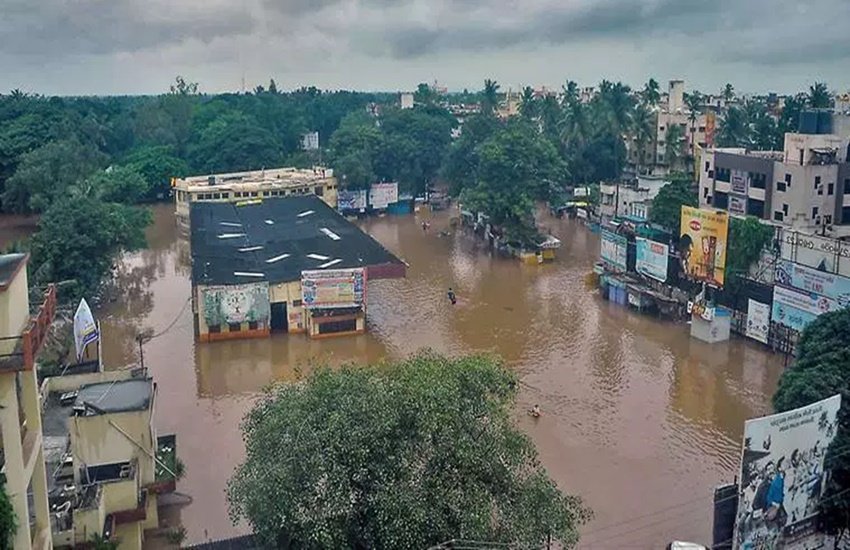 हिमाचल प्रदेश में भारी बारिश (फोटो सोर्स: इंडियन एक्सप्रेस)