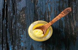 कोलेस्ट्रॉल कम करने में मदद करता है गाय का घी, रोजाना करें डाइट में शामिल