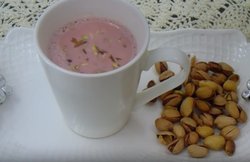 Healthy Drinks : गुलाबी चाय जितनी टेस्टी उतनी ही सेहतमंद, जानिए कैसे बनाएं