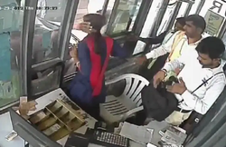टोल प्लाजा पर महिला कर्मचारी को थप्पड़ मारने वाला युवक गिरफ्तार, लोकल के नाम पर नहीं देना चाह रहा था पैसे