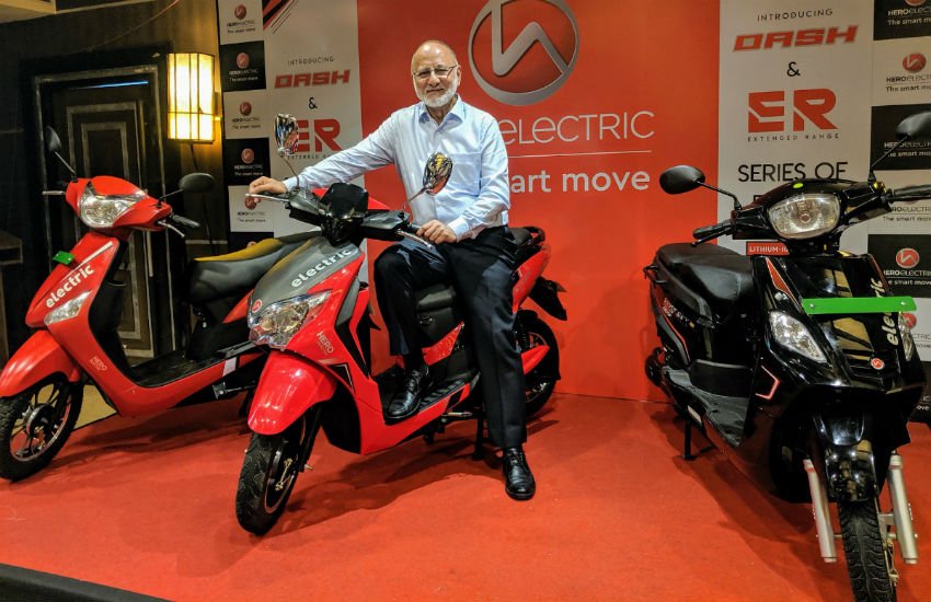 Hero Dash इलेक्ट्रिक स्कूटर के लांच के मौके पर कंपनी के CEO सोहिंदर गिल।