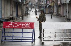 Article 370: कश्मीर में माता पिता को विश्व कप विजेता वसीम और आमिर के फोन का इंतजार, दोनों को परिवार की चिंता