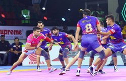 Pro Kabaddi 2019 Score, Gujarat Fortune Giants vs Puneri Paltan Score: प्रो कबड्डी लीग में पहली बार पुनेरी से हारी गुजरात, दिल्ली को भी मिली जीत