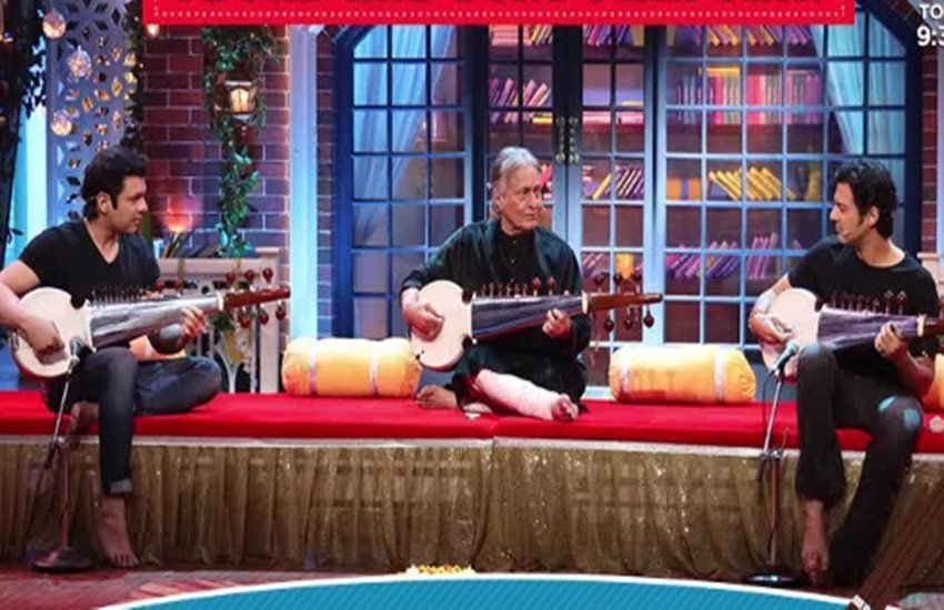 The Kapil Sharma Show 4 August Preview: मशहूर सरोद वादक उस्ताद अमज़द अली खान बतौर मेहमान शिरकत करने वाले है। साथ में उनके दोनों बेटे अमज़द अली खान और अमान अली खान ।