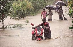मध्य प्रदेशः मां-बेटी को उफनते नालों का सेल्फी लेना पड़ा भारी, उफान में बहने से तीन लोगों की मौत