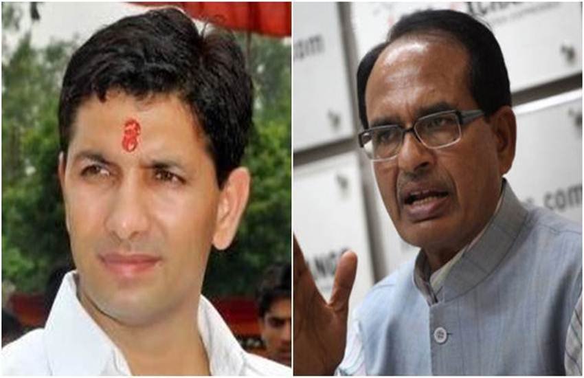 मध्य प्रदेश सरकार में मंत्री जीतू पटवारी ने शिवराज सिंह चौहान को चापलूस बताया है। (फोटो सोर्स: द इंडियन एक्सप्रेस)