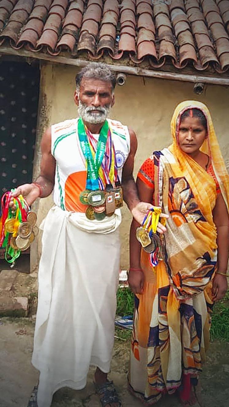 up news, story of athlete mahadev prajapati, who Return to the game at the age of 42, and win many gold medal, insprinng Stor, janstata gallery, jansatta photos, janatta sports gallery, jansatta Special gallery