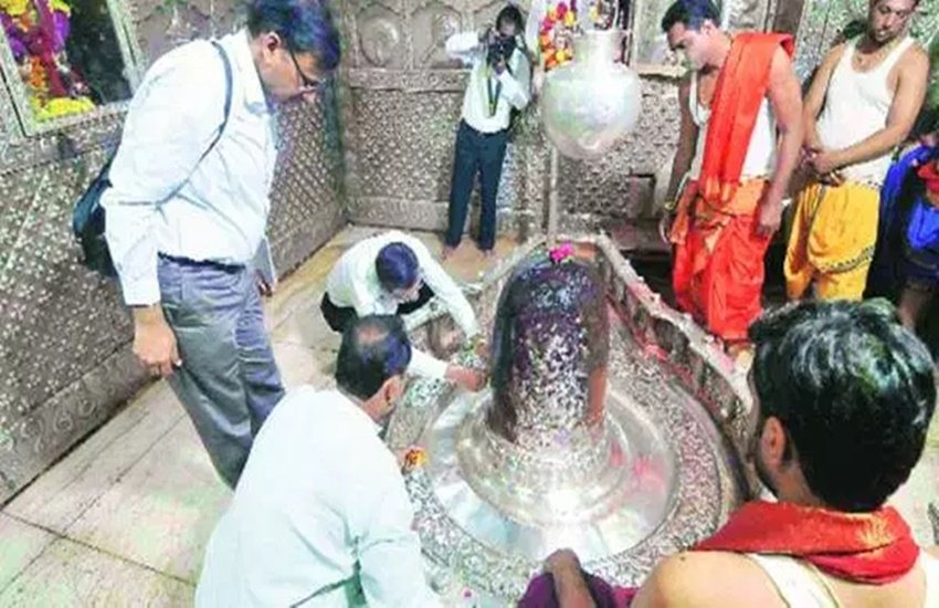 उज्जैन स्थित भगवान महाकाल के प्रसिद्ध मंदिर (फोटो सोर्स: इंडियन एक्सप्रेस)