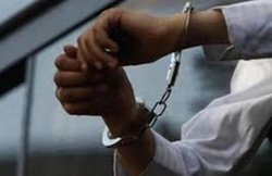 पड़ोसन को फ्लाइंग क‍िस भेजता था, हुई तीन साल की जेल