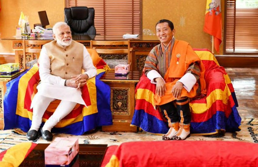 प्रधानमंत्री नरेंद्र मोदी ने भूटान के अपने समकक्ष लोतै शेरिंग से शनिवार को विभिन्न विषयों पर बातचीत की। (फोटो- Twitter/Narendra Modi)