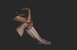 स्कूल में ‘बैड टच’ की चल रही थी ट्रेनिंग, 60 छात्राओं ने PT टीचर पर लगाए गंभीर आरोप