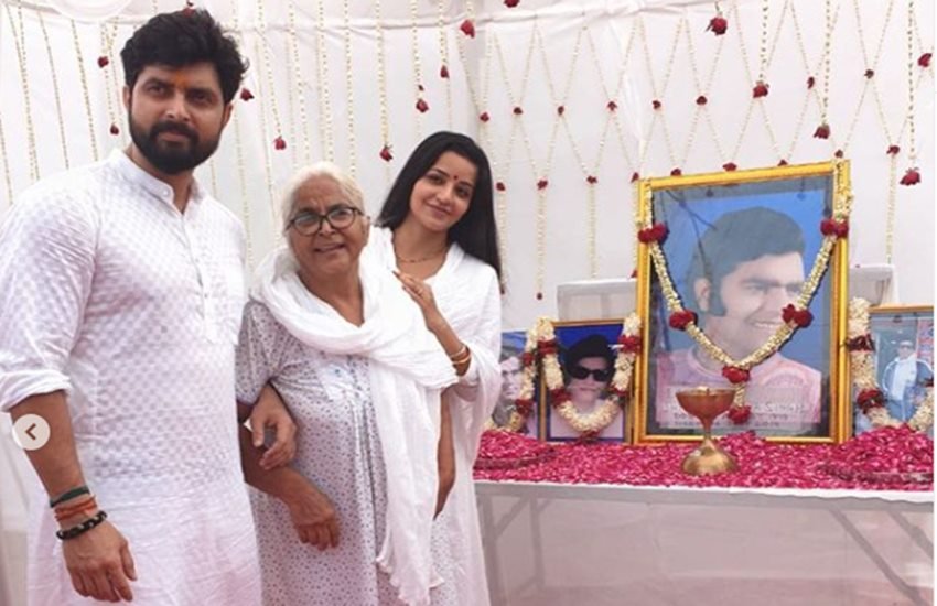 वायरल हुई तस्वीर जिसमें मोनालिसा हंसती हुई नजर आ रही हैं। फोटो सोर्स- विक्रांत इंस्टाग्राम। 