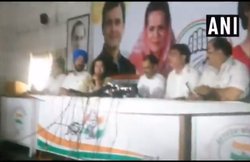 MP: कांग्रेस के ऊर्जा मंत्री की प्रेस कॉन्फ्रेंस में गुल हुई बिजली, नेता फिर भी गिनाते रहे विद्युत क्षेत्र में सरकार की उपलब्धियां