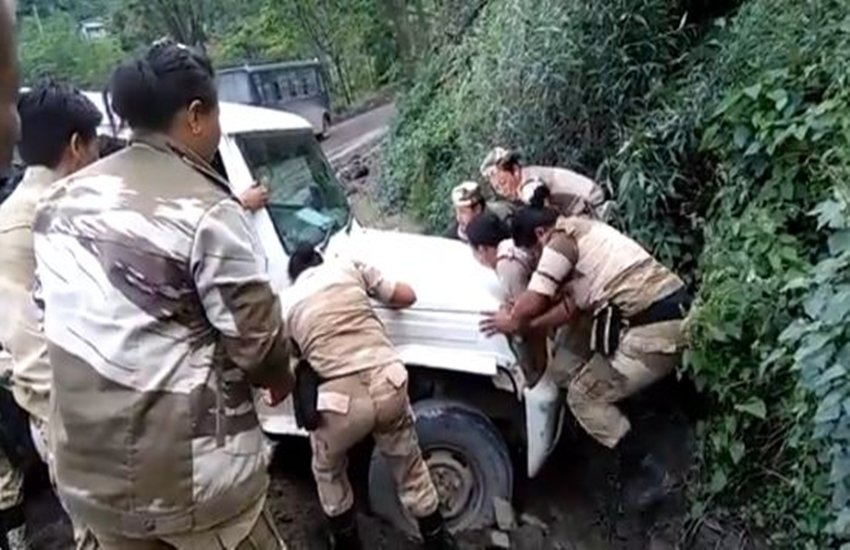 Naga battalion, Indian Army, Anand Mahindra, Kiren Rijiju, Video, Twitter, MLA Mmhonlumo Kikon, Mahindra Bolero, viral video Naga battalion, Indian Army, Anand Mahindra, Kiren Rijiju, Video, Twitter, MLA Mmhonlumo Kikon, Mahindra Bolero, viral video