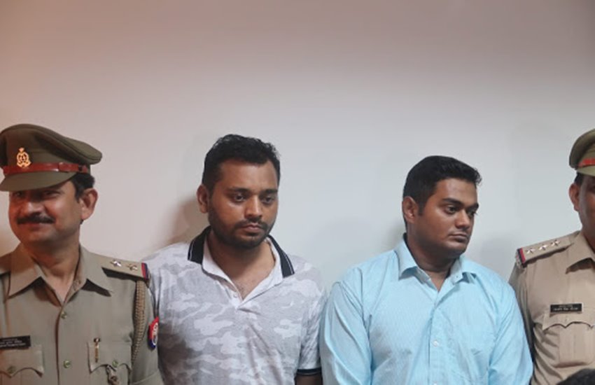 नोएडा पुलिस के गिरफ्त में आरोपी 
