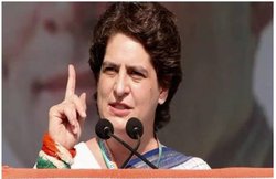 अर्थव्यवस्था में सुस्ती पर सरकार की चुप्पी खतरनाक: प्रियंका गांधी