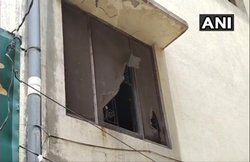 छत तोड़कर बैंक में उतरे और उड़ा दिया लाखों का माल, हार्ड डिस्क न होने से नहीं मिला कोई CCTV रिकॉर्ड, बेहोश हुईं महिलाएं