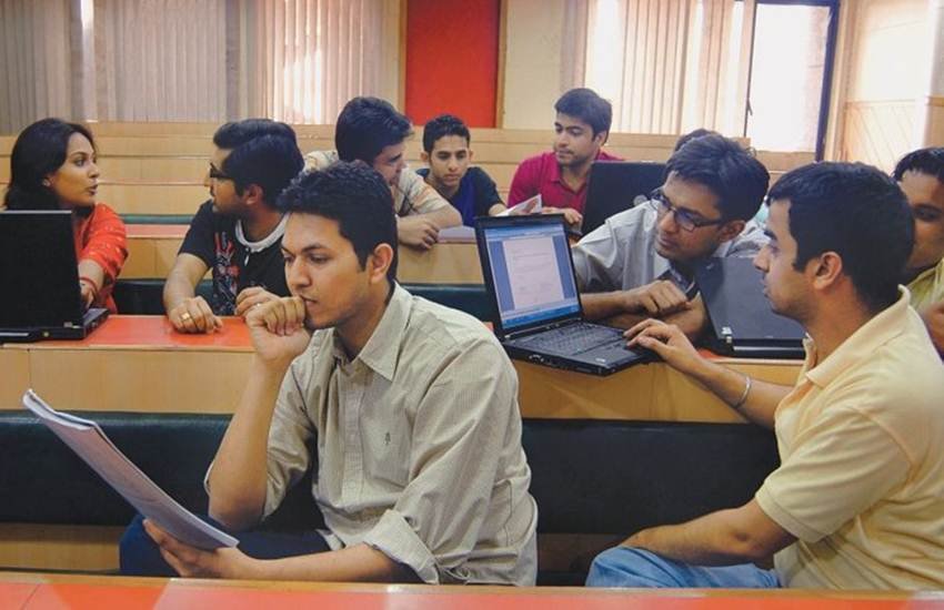 आवेदन करने से पहले संबंधित नौकरी के बारे में पूरी जानकारी ले लें। 