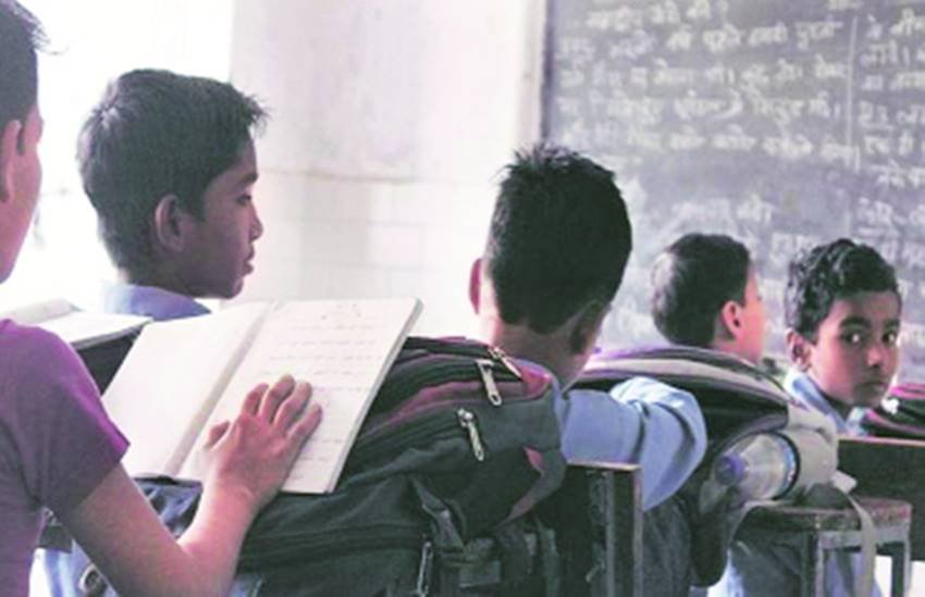 स्कूलों में एक भी स्थायी कंप्यूटर शिक्षक तैनात नहीं है।