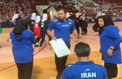 मैच जीतने के बाद भी ईरानी महिलाओं ने कोच से नहीं मिलाया हाथ, बिना रिश्ते वाले पुरुषों को छूने पर है बैन
