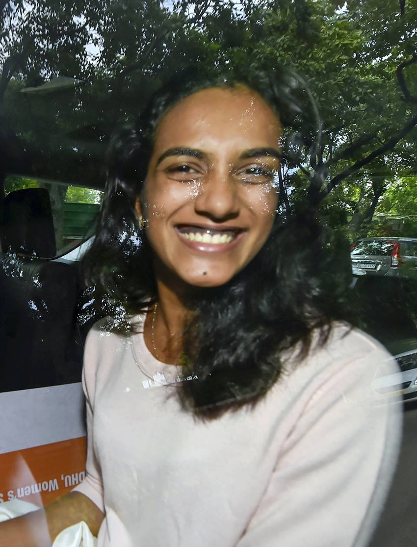 उन्होंने कहा, ‘‘मेरे आंसू निकल आये और भावनाएं मुझ पर हावी थी। यह मेरे लिये शानदार क्षण था। मेरे सभी प्रशंसकों का आभार। आपकी दुआओं से ही यह संभव हो पाया। मैं अपने कोच गोपी सर और किम (जी ह्यून) का आभार व्यक्त करना चाहूंगी। उन्होंने काफी प्रयास किये और मेरे खेल में कुछ बदलाव किये। ’’ दक्षिण कोरिया के पूर्व अंतरराष्ट्रीय खिलाड़ी किम इस साल के शुरू में गोपीचंद की सिफारिश पर कोचिंग स्टाफ में जुड़े थे।