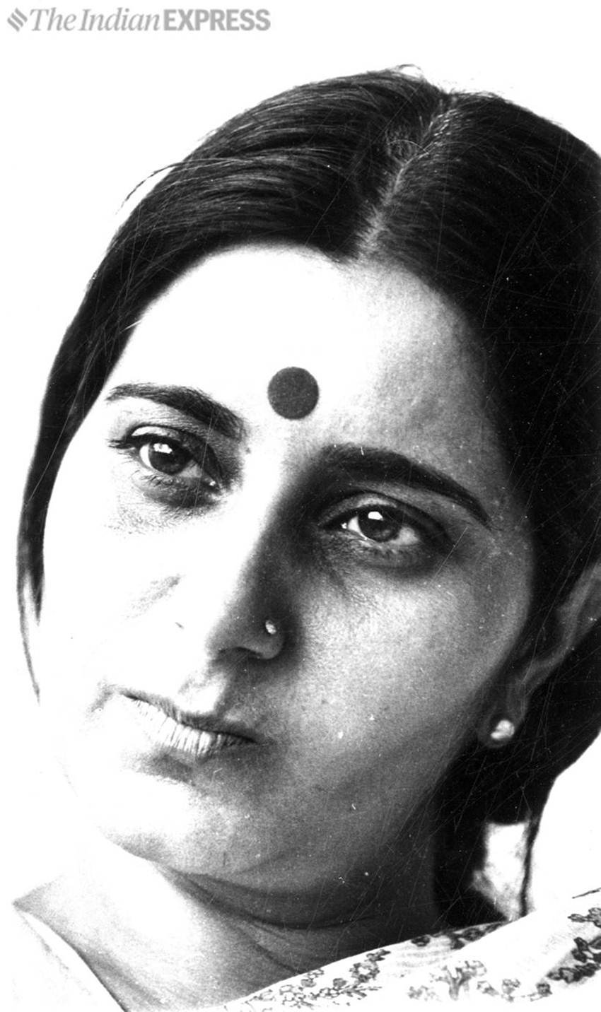 सुप्रीम कोर्ट की पूर्व वकील सुषमा स्वराज का जन्म 14 फरवरी 1953 को हरियाणा के अंबाला में हुआ था। उनके पिता आरएसएस के सदस्य थे। वहीं से उनकी रुचि राजनीति में जगी।