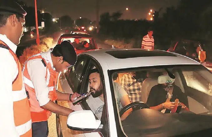 New Traffic Rules: अब बहुत महंगी पड़ेगी सड़क पर गलती, ये हैं आज से लागू हुए नए नियम