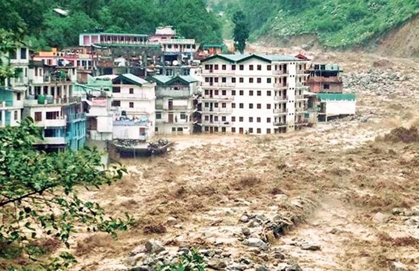 उत्तराखंड के कई जिले इस वक्त भीषण बाढ़ से जूझ रहे हैं। फोटो सोर्स: इंडियन एक्सप्रेस