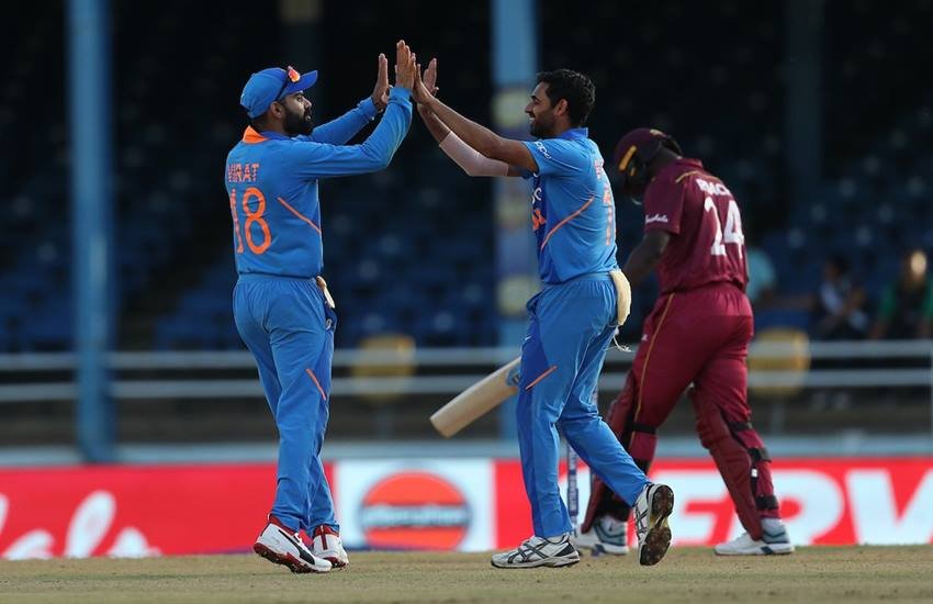 virat kohli and Bhuvneshwar Kumar