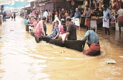 Weather Updates: मध्य प्रदेश में नदी-नाले उफान पर, केरल में भारी बारिश का कहर, 22 लोगों की मौत
