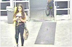 सुपरमार्केट में रखे आलुओं पर किया पेशाब! फुटेज जारी हुई तो खुद पुलिस के पास पहुंची महिला