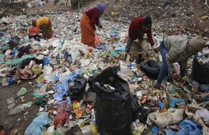 चीन ने चौबीस श्रेणियों के ठोस कचरे के आयात पर प्रतिबंध लगा दिया है। 