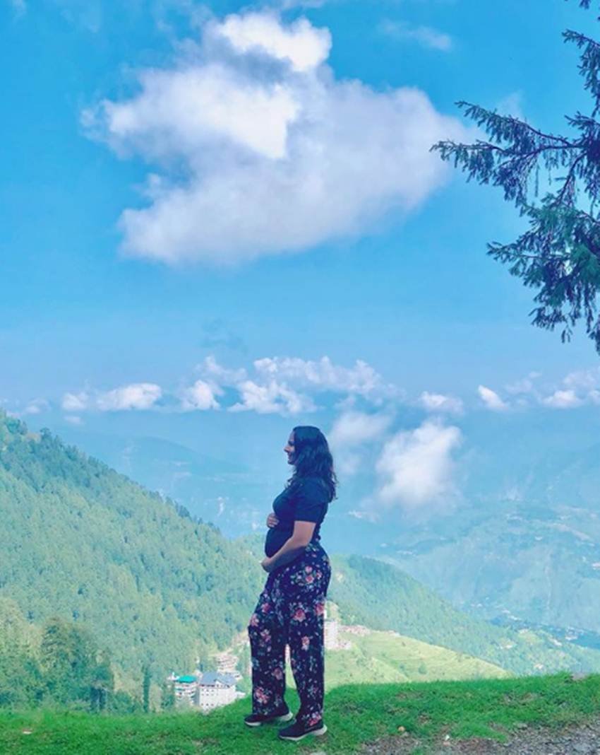 गीता फोगाट ने अपने इंस्टाग्राम अकाउंट से बेबी बंप फ्लॉन्ट करते हुए फोटो के साथ लिखा- जब आपके अंदर एक नया जीवन पनपता है तो आप मां बनने का आनंद लेती हैं।