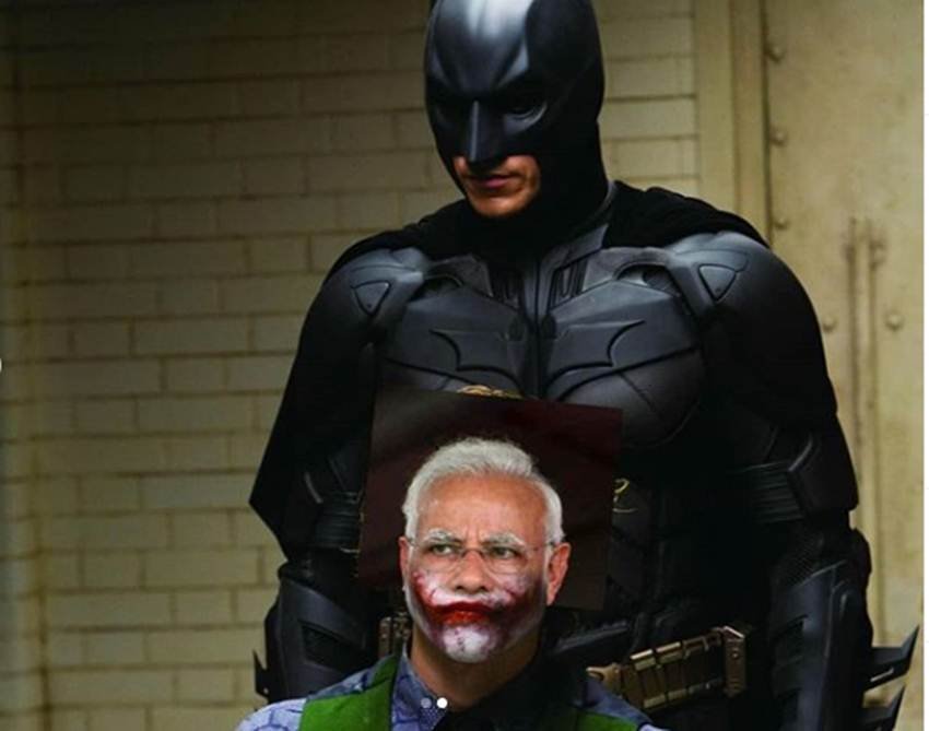 इस तस्वीर में हॉलीवुड फिल्म कैप्टन अमेरिका के मशहूर विलेन जोकर की फोटो पर पीएम मोदी की फोटो चिपका दी गई है।