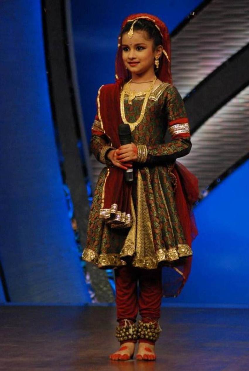 साल 2010 में जी टीवी के डांस रियालिटी शो 'डांस इंडिया डांस' में कंटेस्टेंट के तौर पर एक बच्ची आई थी। बच्ची का नाम अवनीत कौर था। अवनीत ने वो रियालिटी शो तो नहीं जीता लेकिन लोगों का ध्यान अपनी ओर जरूर आकर्षित किया। अवनीत आज टिकटॉक की सुपरस्टार हैं। उन्हें लोग जानते हैं..फॉलो करते हैं। सिर्फ टिकटॉक पर ही उन्हें करोड़ से ज्यादा लोग फॉलो करते हैं। बाकी इंस्टाग्राम, फेसबुक और ट्विटर के फॉलोअर्स की संख्या भी जोड़ दी जाए तो आंकड़ा काफी बड़ा हो जाता है। तस्वीरों में देखिए अवनीत कितना बदल गई हैं। (All Pics: Avneet Kaur Instagram)