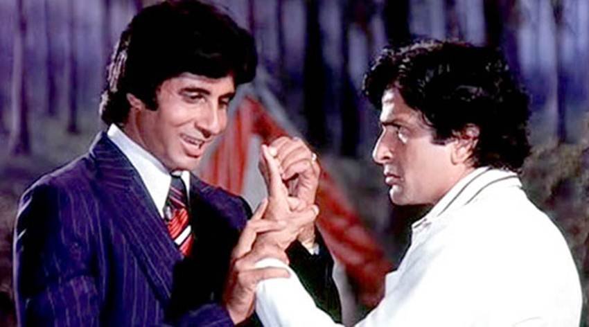 Amitabh Bachchan - Shashi Kapoor: एक जमाने में ये जोड़ी हिट फिल्म की गारंटी मानी जाती थी। दोनों ने एक साथ कई ब्लॉकबस्टर फिल्में इंडस्ट्री को दी हैं। इनमें सुहाग, दीवार, शान, नमक हलाल और त्रिशूल जैसी फिल्में शामिल हैं। (Photo: You Tube)