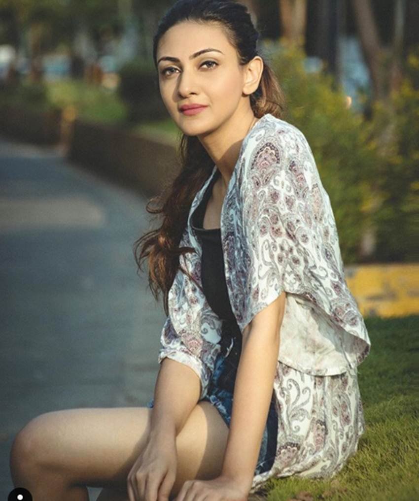 नीलम ने भी सिद्धार्थ के साथ की तस्वीर अपने इंस्टा स्टोरी पर लगाई थी।