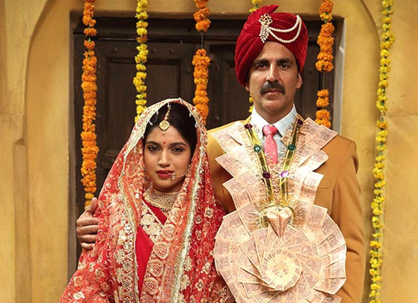 Toilet Ek Prem Katha: साल 2014 में जब नरेंद्र मोदी पहली बार पीएम बने तो उन्होंने स्वच्छ भारत मिशन के तहत गांव और ग्रामीण इलाकों में सुलभ शौचालय बनवाने की मुहिम शुरू की। इसी अभियान पर आधारित 2017 में इस फिल्म का निर्माण हुआ। अक्षय कुमार और भूमि पेडनेकर की इस फिल्म का निर्देशन श्री नारायण सिंह ने किया था। फिल्म सुपरहिट रही थी।(Photo: Youtube)