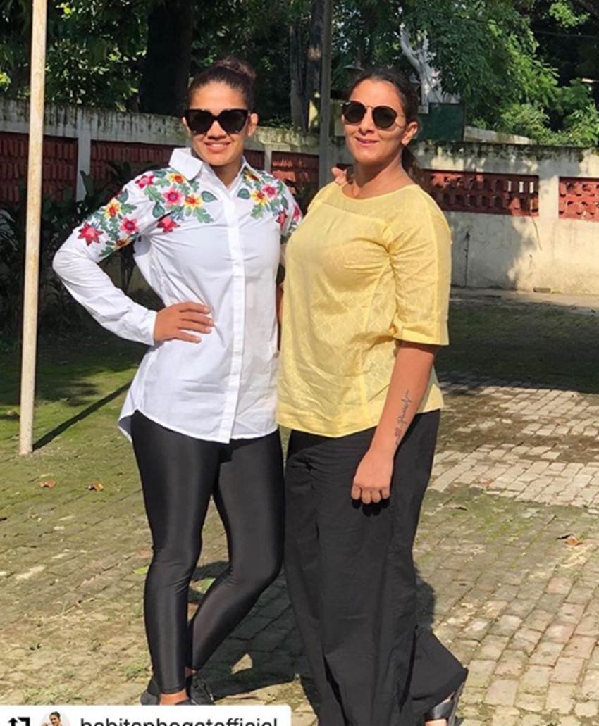 गीता फोगाट की बहन भी रेसलर हैं। बहन का नाम बबीता फोगाट है।