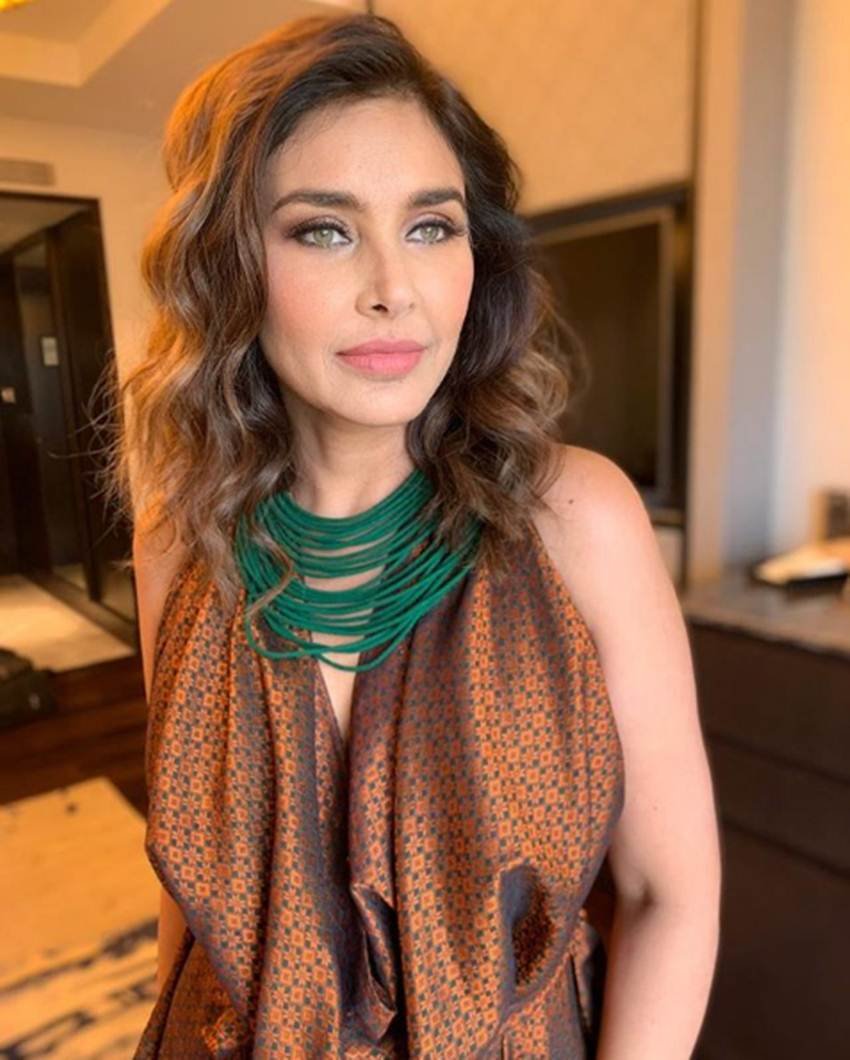 लीजा रे ने अपनी नो मेकअप तस्वीर के साथ जो कैप्शन लिखा है उसे भी लोग खूब लाइक कर रहे हैं।