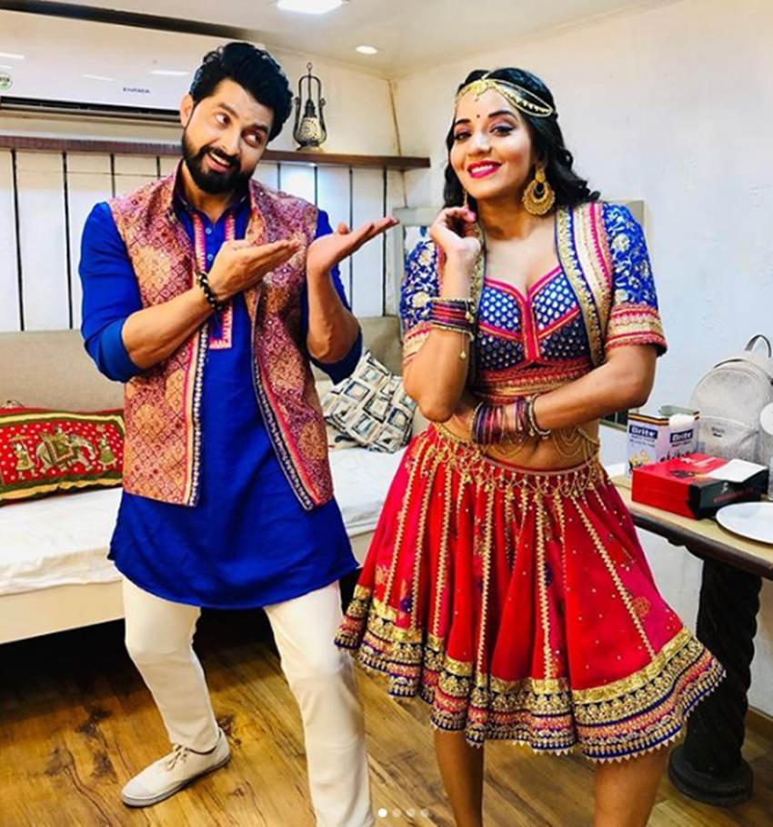 बता दें कि मोनालिसा ने अपने बॉयफ्रेंड भोजपुरी एक्टर विक्रांत सिंह से शादी की है।