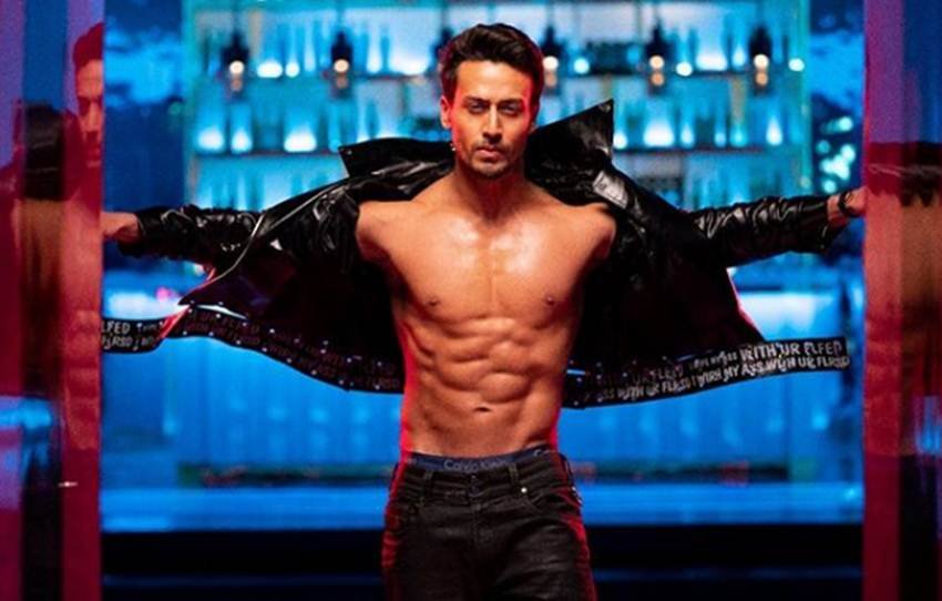 टाइगर ने उस दौर को याद करते हुए बयाता कि, “उस वक्त मेरी उम्र महज 11 साल थी। लेकिन मुझे याद है कि कैसे मेरे घर का एक के बाद एक फर्नीचर बिक रहा था। जिन्हें देखते हुए मैं बड़ा हुआ था वे सब गायब हो रही थी। फिर मेरा बेड चला गया। मैंने जमीन पर सोना शुरू कर दिया था। यह मेरे जीवन का सबसे बुरा अहसास था।”
