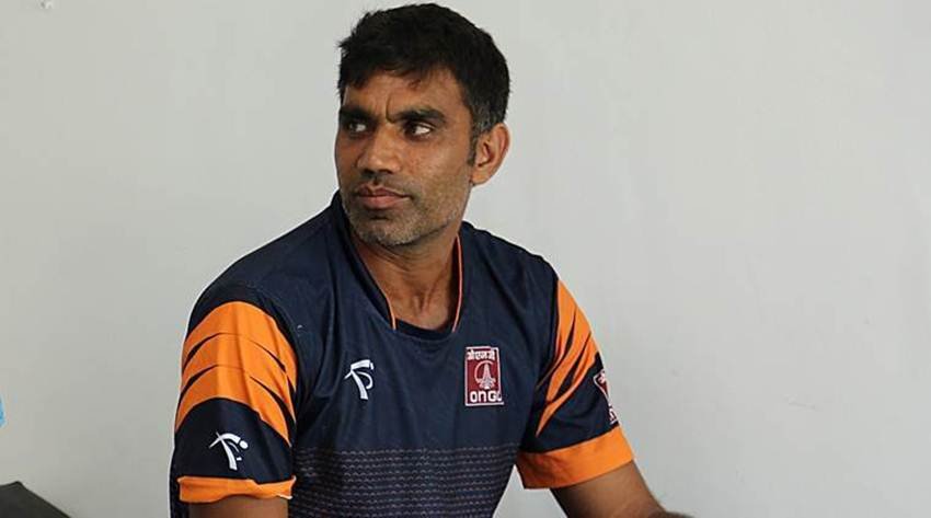 देवेंद्र सुरती का कहना है कि मुनाफ ने उन्हें गुरुवार को फोन पर जान से मारने की धमकी दी है।(Photo: Indian Express)
