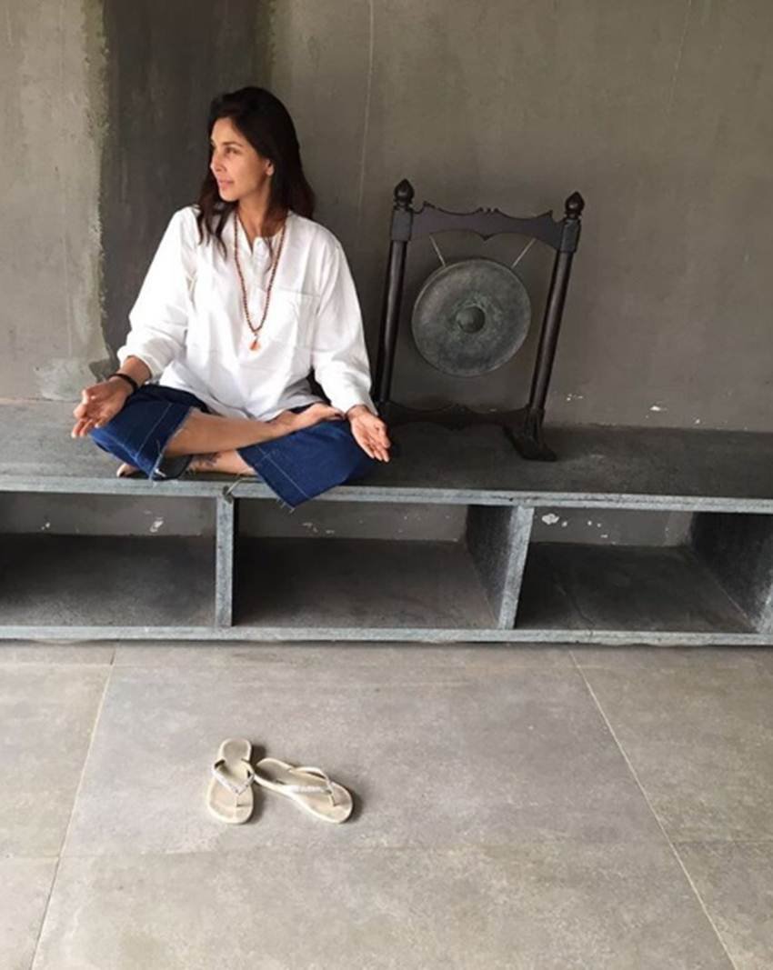 लीजा ने आगे लिखा- हर कोई आपका महत्व नहीं समझेगा, लेकिन आपकी स्किन और उसकी कहानी, आपके अनुभव, आपकी वास्तविकता उन्हें पसंद आएगी। अपनी कीमत समझो महिलाओं।