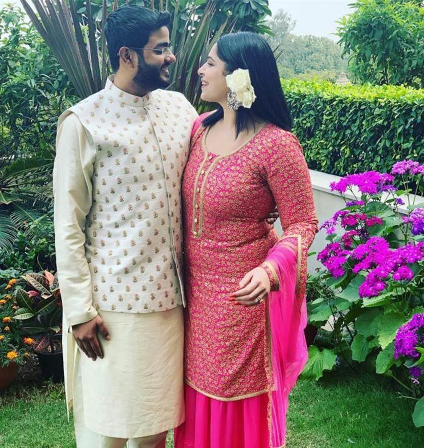 बता दें कि सिद्धार्थ चोपड़ा ने इस साल मई महीने में अपनी गर्लफ्रेंड इशिता से सगाई की थी। हालांकि बाद में खबरें आईं कि दोनों की सगाई टूट गई।